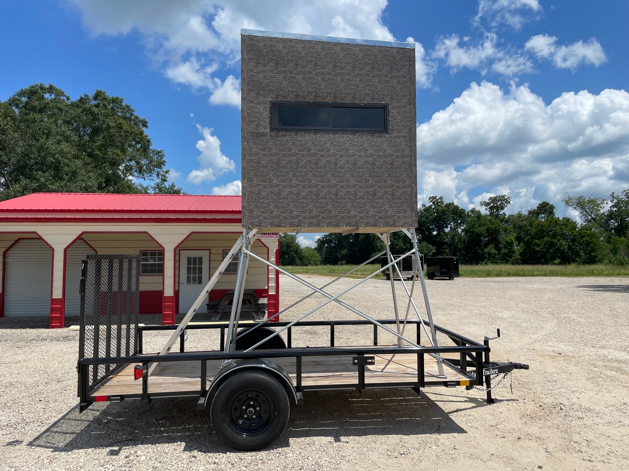 Insulated deer blind on trailer – for sale near Lafayette Louisiana